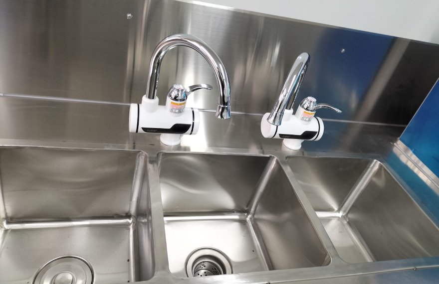 3 compartment water sink in the commercial kitchen trailer